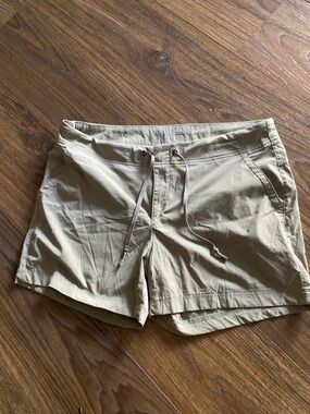 Columbia Khaki Omni-Shield Shorts